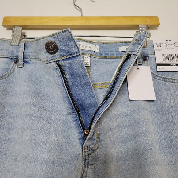 Jessica Simpson Plus Size Light Wash Flared Jeans With Floral Embroidery & Pocke - Picture 6 of 11